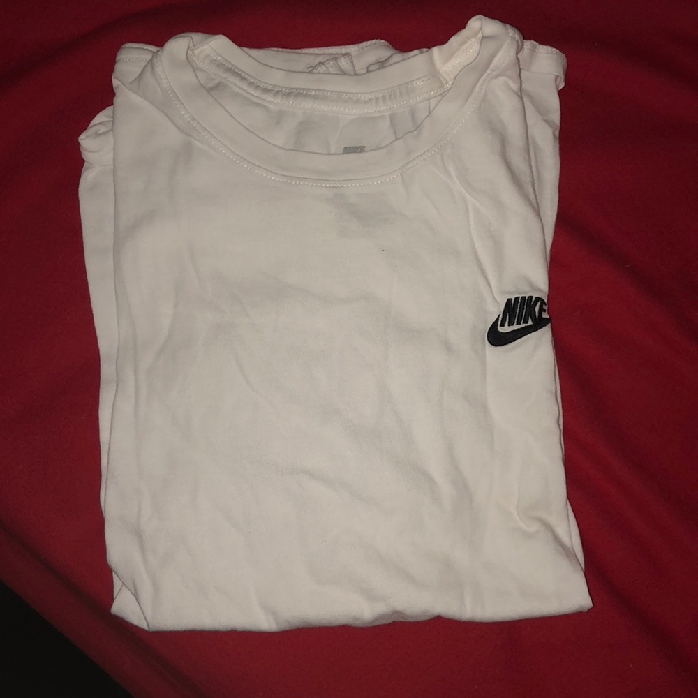 Plain white nike short sleeve t-shirt